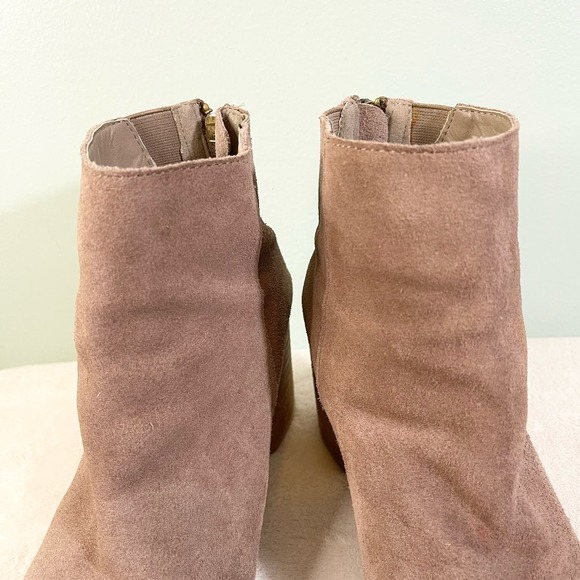 Urban Outfitters Women's Tan Cow Suede Zip Up Stacked Heel Ankle Boots Size 9 - Picture 2 of 13